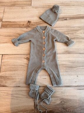 Caden Lane Knit Button Romper Set in Light Gray / green with Pom Beanie